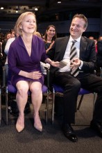 बेलायतकी नयाँ प्रधानमन्त्री ट्रस र उनका पति गुगल खोजीमा अग्रपंक्तिमा (फोटोहरु)